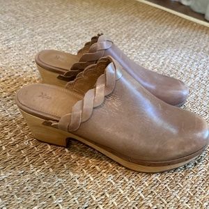 Frye Clogs size 9M